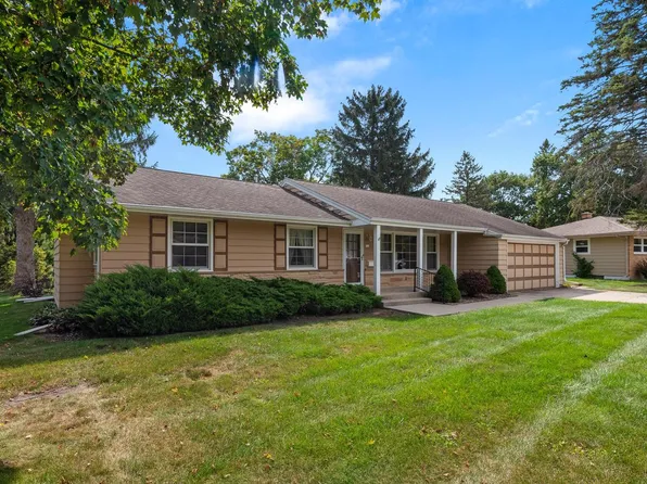 831 Beverly LANE, West Bend, WI 53090