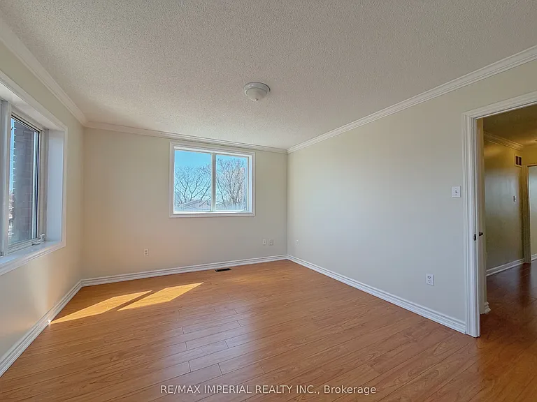 621A The Queensway — Photo 19