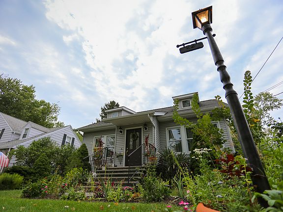 2nd image of 34 Amelia Ave