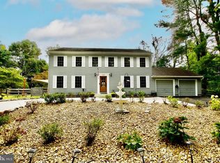 10622 Runaway Ln, Great Falls, VA 22066