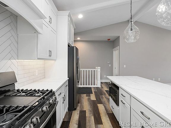 5th image of 902 S Center Park Dr SW #9