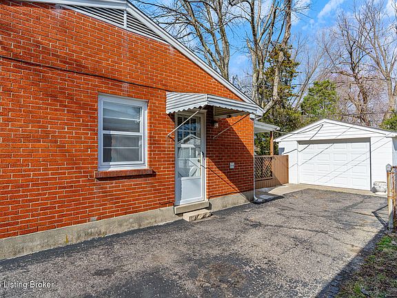 4th image of 2421 Meadow Dr