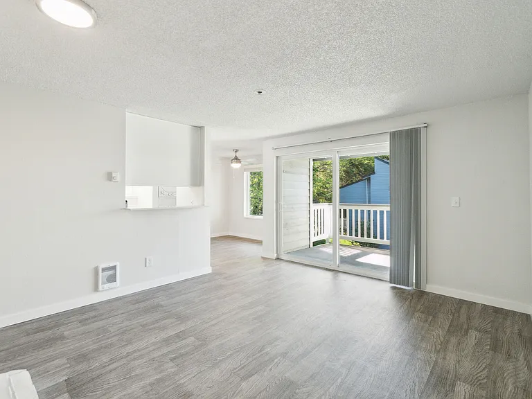 Spinnaker Apartments — Photo 6