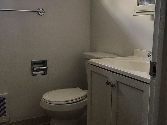 3rd image of 822-830 NW 27th St #824