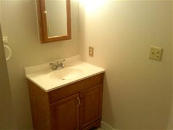 3rd image of 870 S Main St APT B