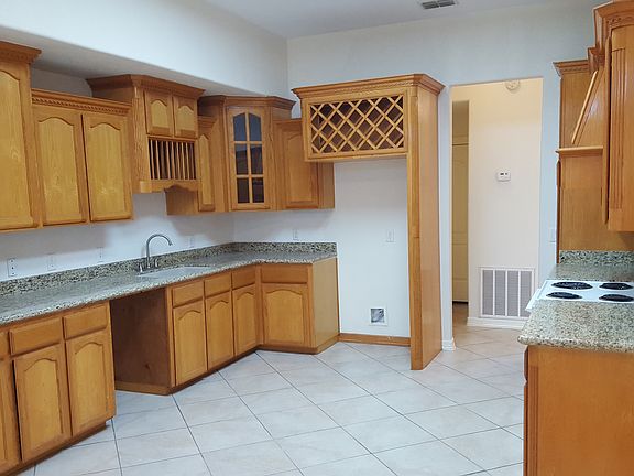 5th image of 944 Margarita Ln