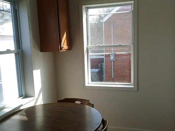 Kitchen eat-in area.