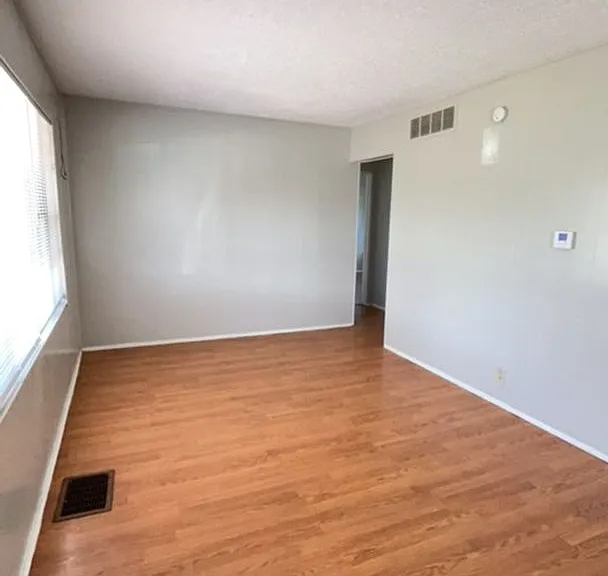 2210 E 19th St — Photo 10