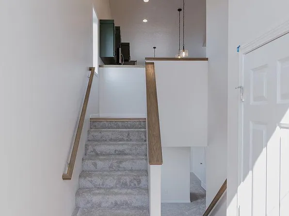 5591 Lou Ann St, Grand Forks, ND 58201