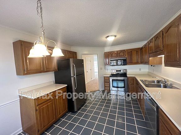4th image of 112 Greenmont Ln