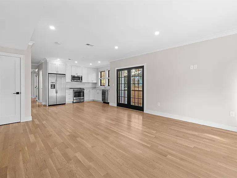 279 Lamartine St #3 — Photo 7