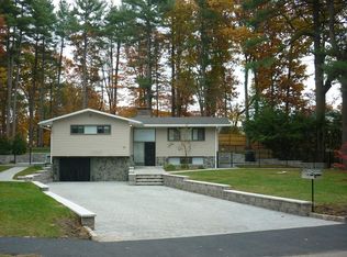 46 Pillings Pond Rd, Lynnfield, MA 01940