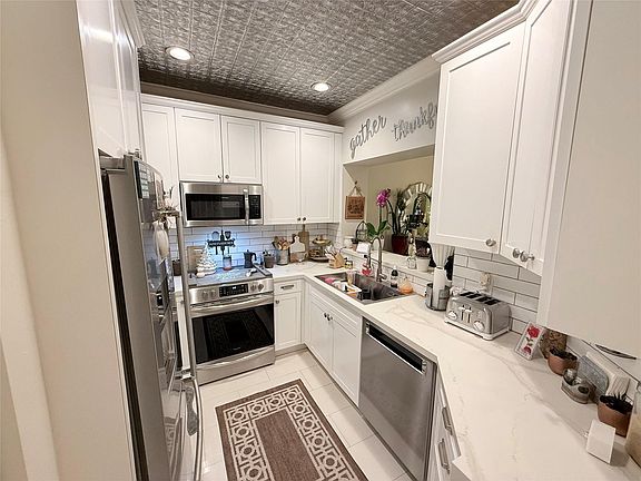 5th image of 1203 NW 100th Avenue