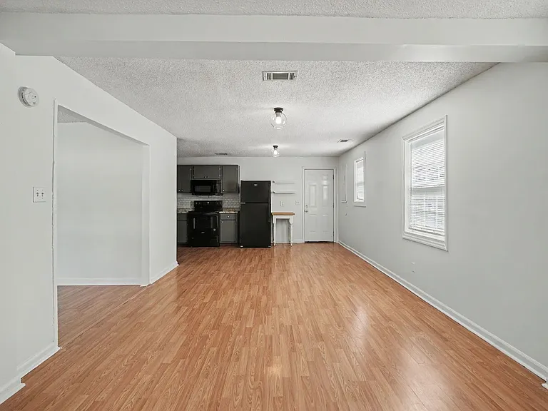 24 N Parkwood Dr — Photo 9