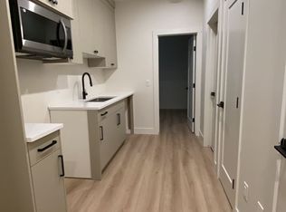 1418 27th St SW #B, Calgary, AB T3C 1L3