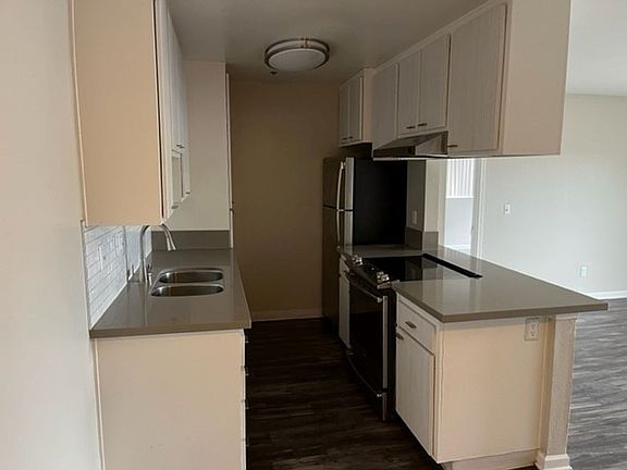 4th image of 322 Hillside Ter APT 20