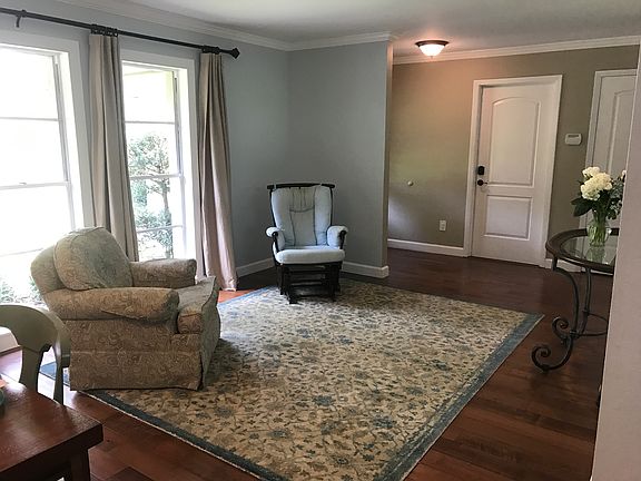 4th image of 10212 Lake Grove Dr