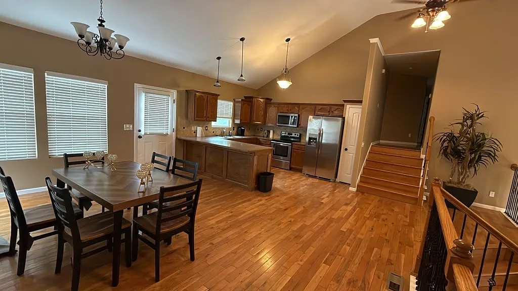 3 bed, 1858 sqft, $3,000 — Photo 3