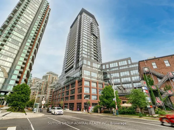 135 Liberty St #1403, Toronto, ON M6K 1A7