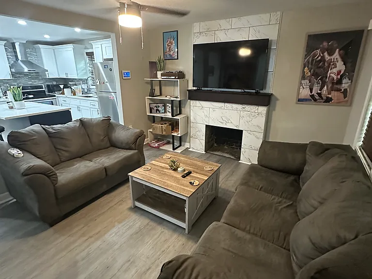 2025 Detroit Ave NW — Photo 9