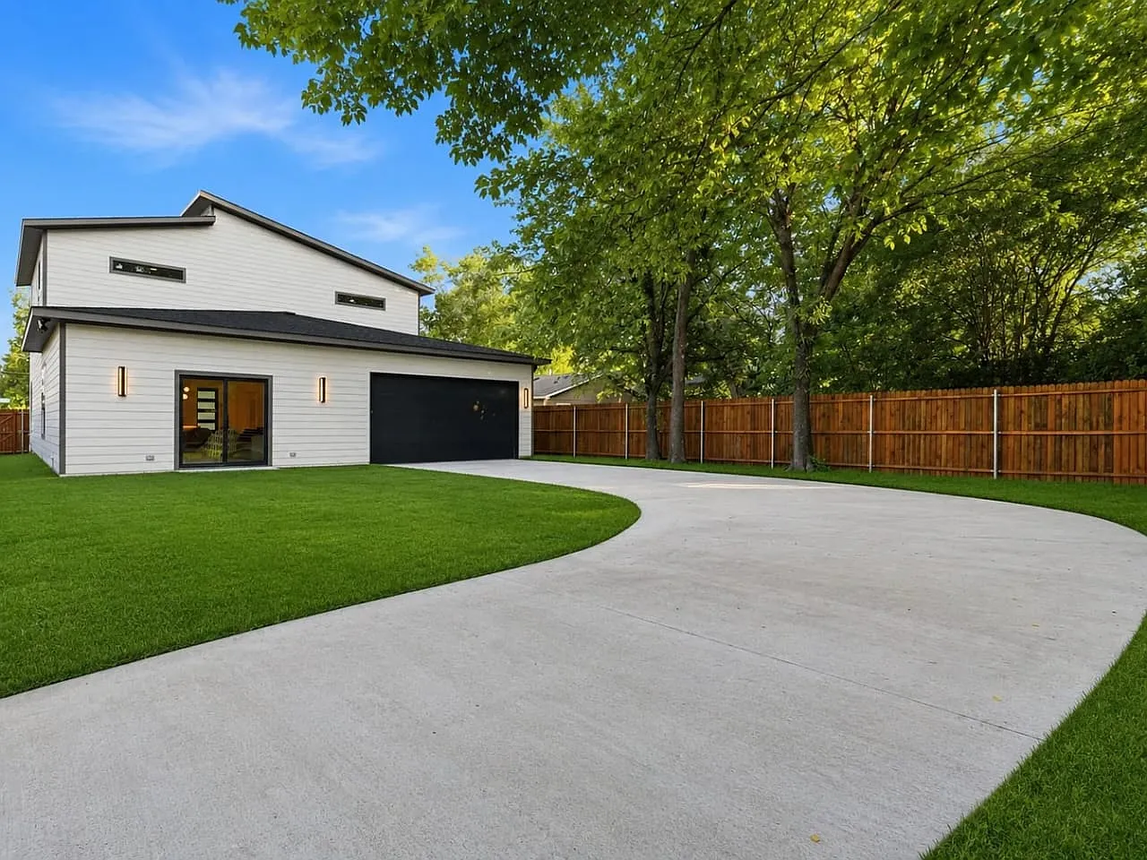 5 bed, 3.5 bath, 2550 sqft, $3,600 — Photo 1