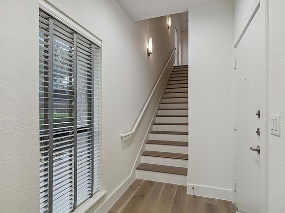 5th image of 4140 Newton Ave APT 21