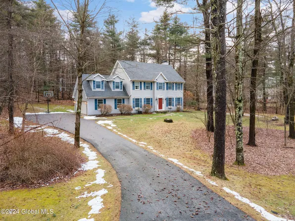 50 Avon Court, West Sand Lake, NY 12196