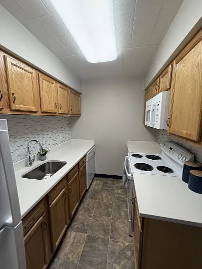 Wellington Square Apartments — Photo 28