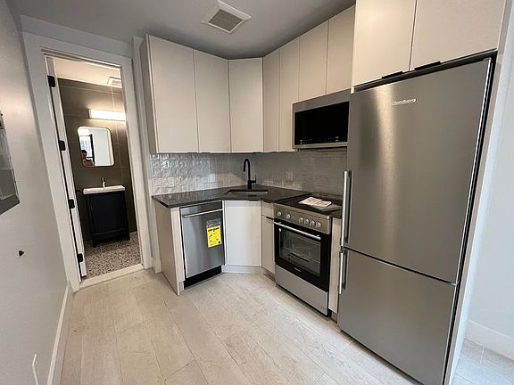 4th image of 441 E 75th St #3S