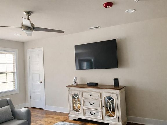 5th image of 2130 Seavey Dr