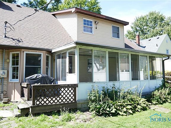 4th image of 2328 Densmore Dr