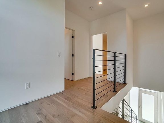 3rd image of 1614 McCollum Pl