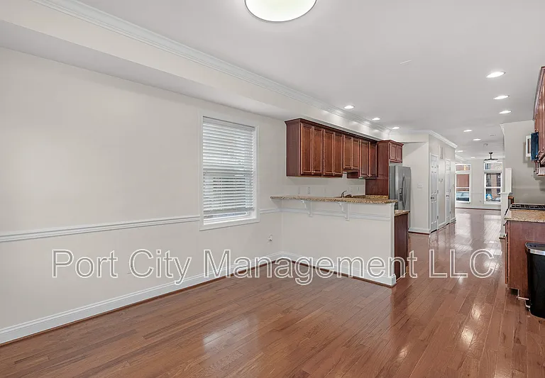 2 W Clement St — Photo 14