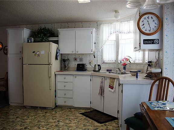 3rd image of 335 Edgewood Blvd