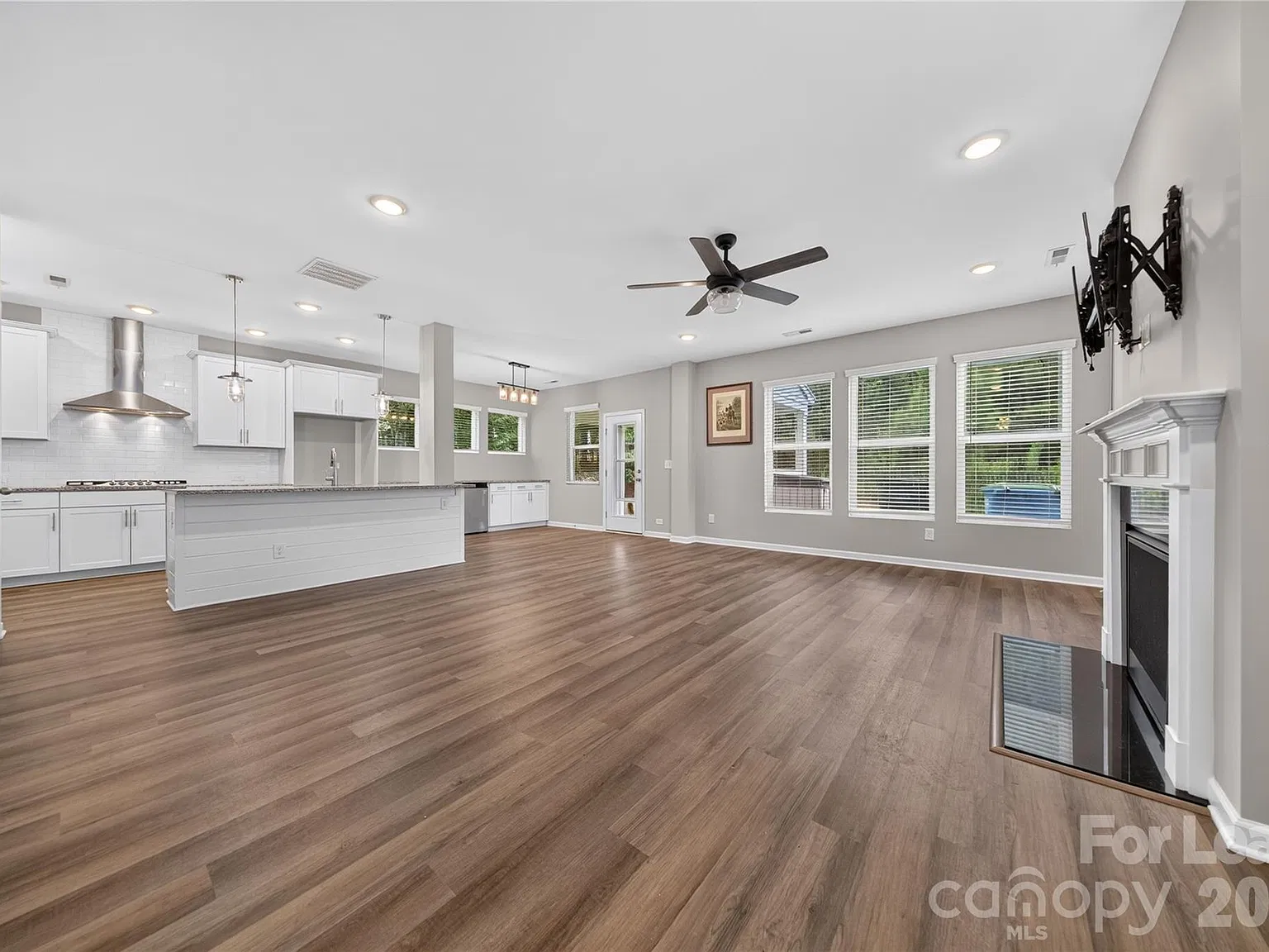 3 bed, 2.5 bath, 2166 sqft, $3,250 — Photo 4