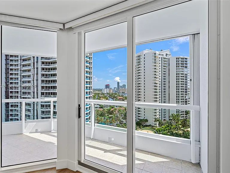 21055 Yacht Club Dr #1903 — Photo 36