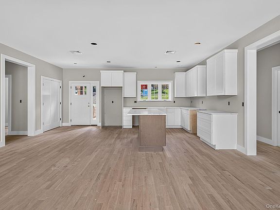 3rd image of 86 Shore Boulevard