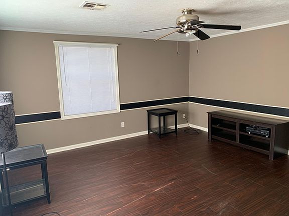 4th image of 104 Yaupon Dr