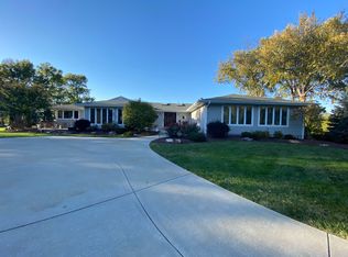 2 Rutherford Ln, Saint Louis, MO 63131