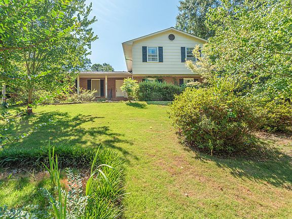2nd image of 165 Bridlewood Dr