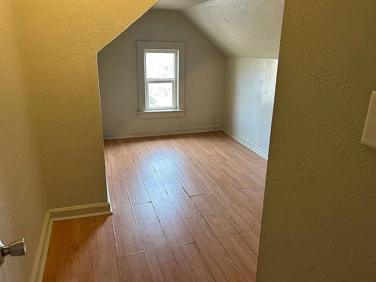 279 W Railroad Ave — Photo 6
