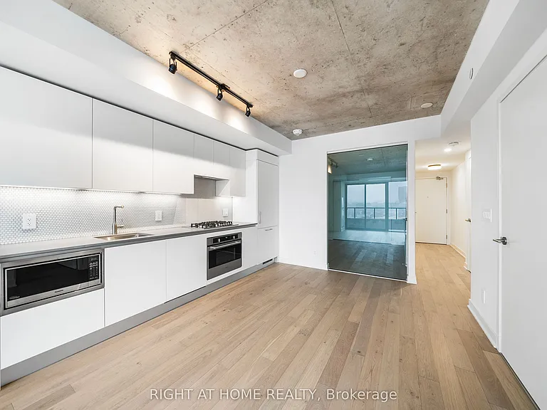 2720 Dundas St W #520 — Photo 14