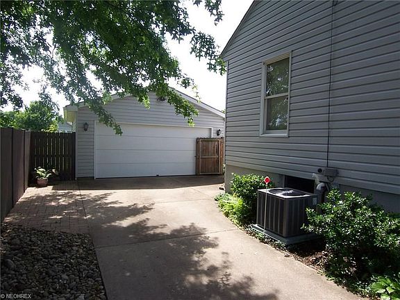 3rd image of 3606 Stella St