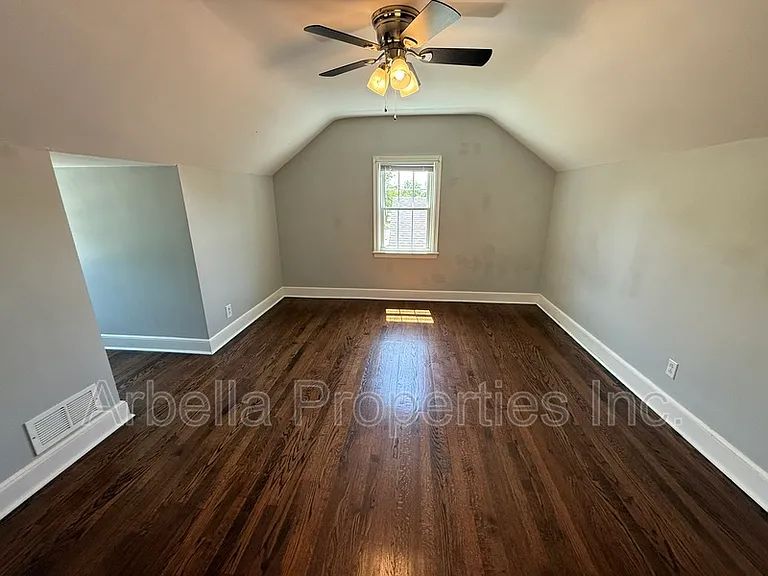 1437 Valley St — Photo 17