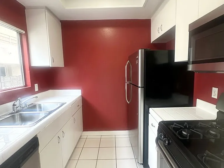 1234 Las Palmas Ave — Photo 6