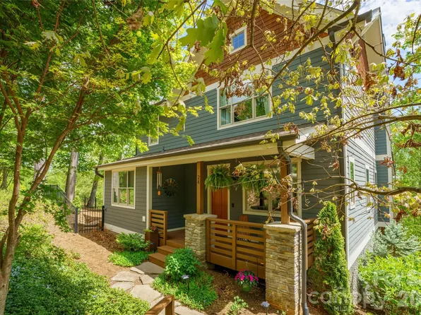 24 Acadia Dr, Asheville, NC 28806