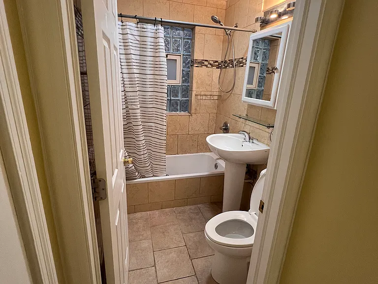 2837 W Summerdale Ave #1W — Photo 10