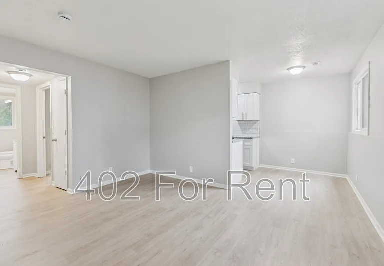 8005 S 48th Ave #2 — Photo 5