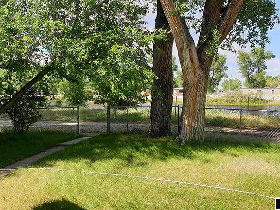3rd image of 101 W Hugus Ave