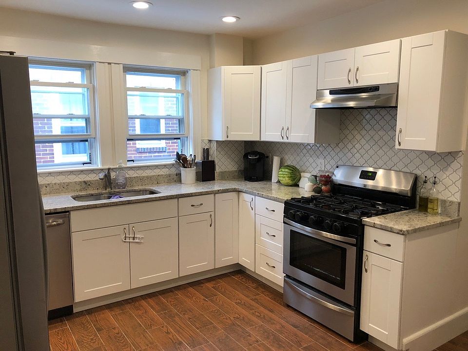 Beautiful kitchen recently renovated